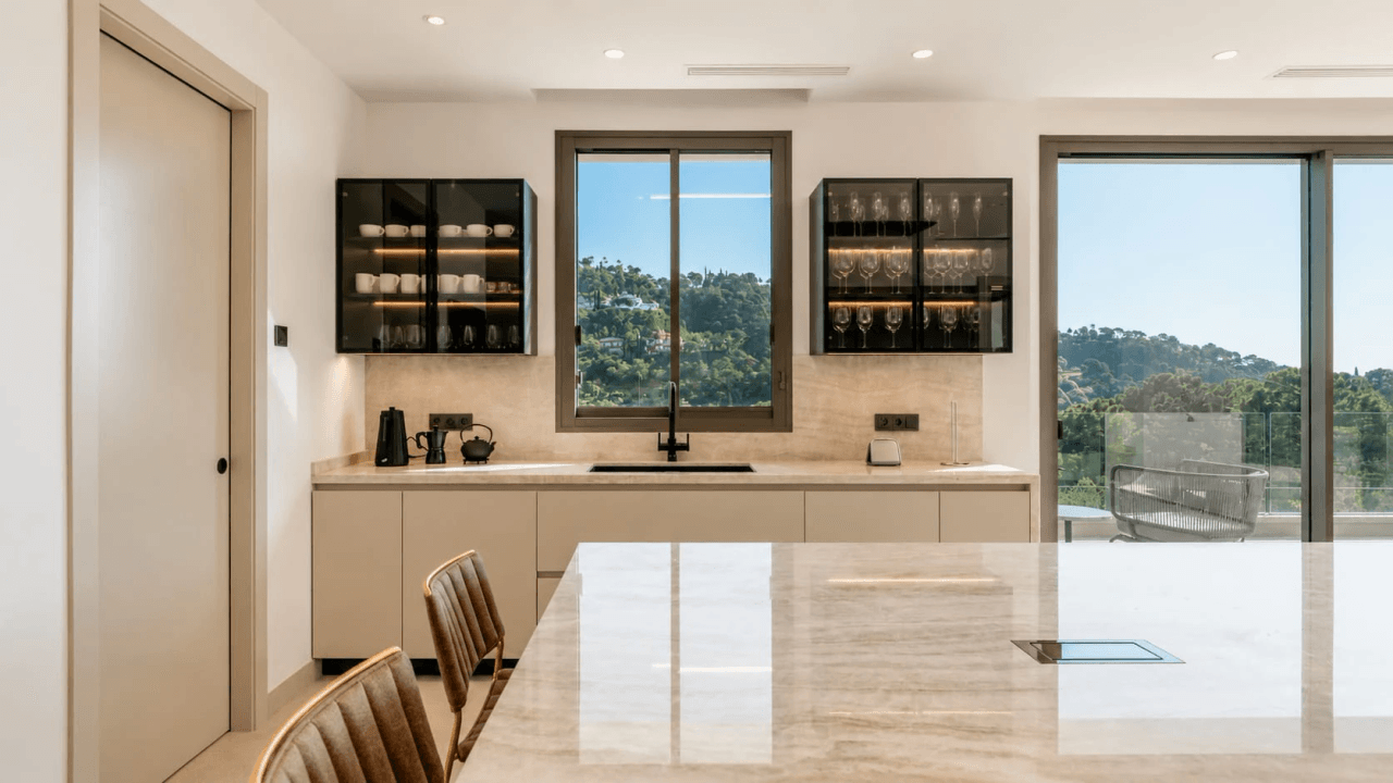 Luxurious 6-Bedroom Villa for Sale in Benahavís, Costa del Sol