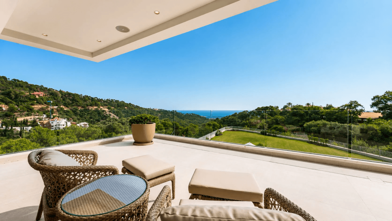 Luxurious 6-Bedroom Villa for Sale in Benahavís, Costa del Sol
