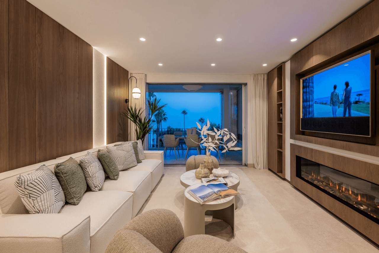 Elegant Sea View Apartment Located at Urb. Bahía del Velerín