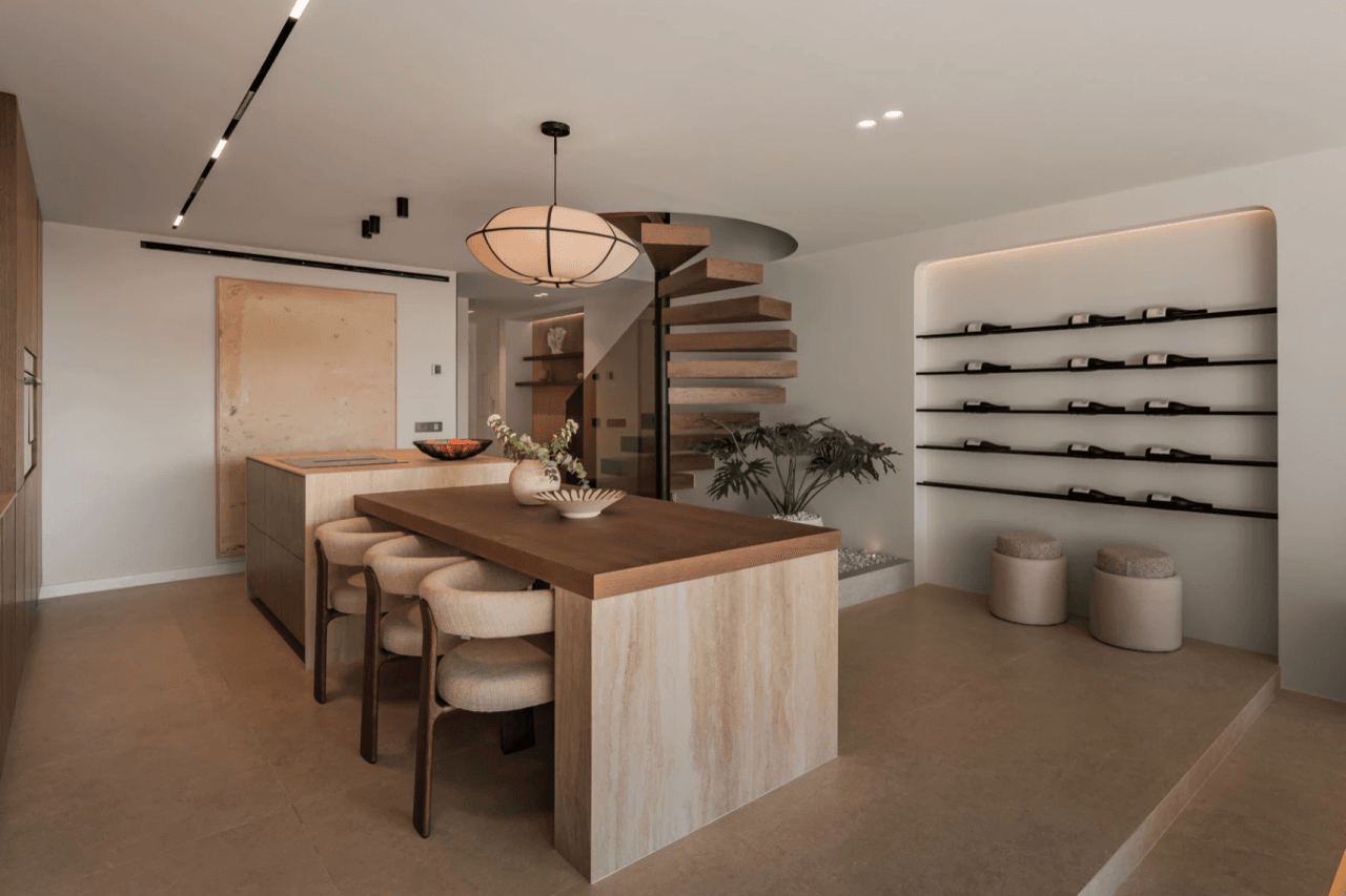 High-End Renovated Townhouse in Altos de Aloha