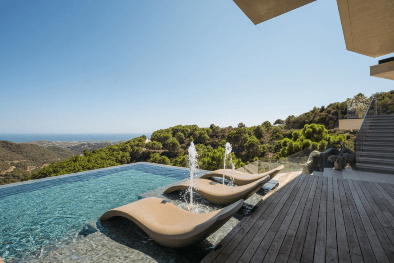 Luxurious 7-Bedroom Villa for Sale in Benahavís, Costa del Sol