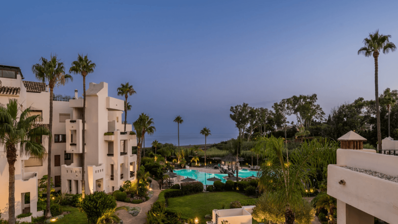 Elegant Sea View Apartment Located at Urb. Bahía del Velerín
