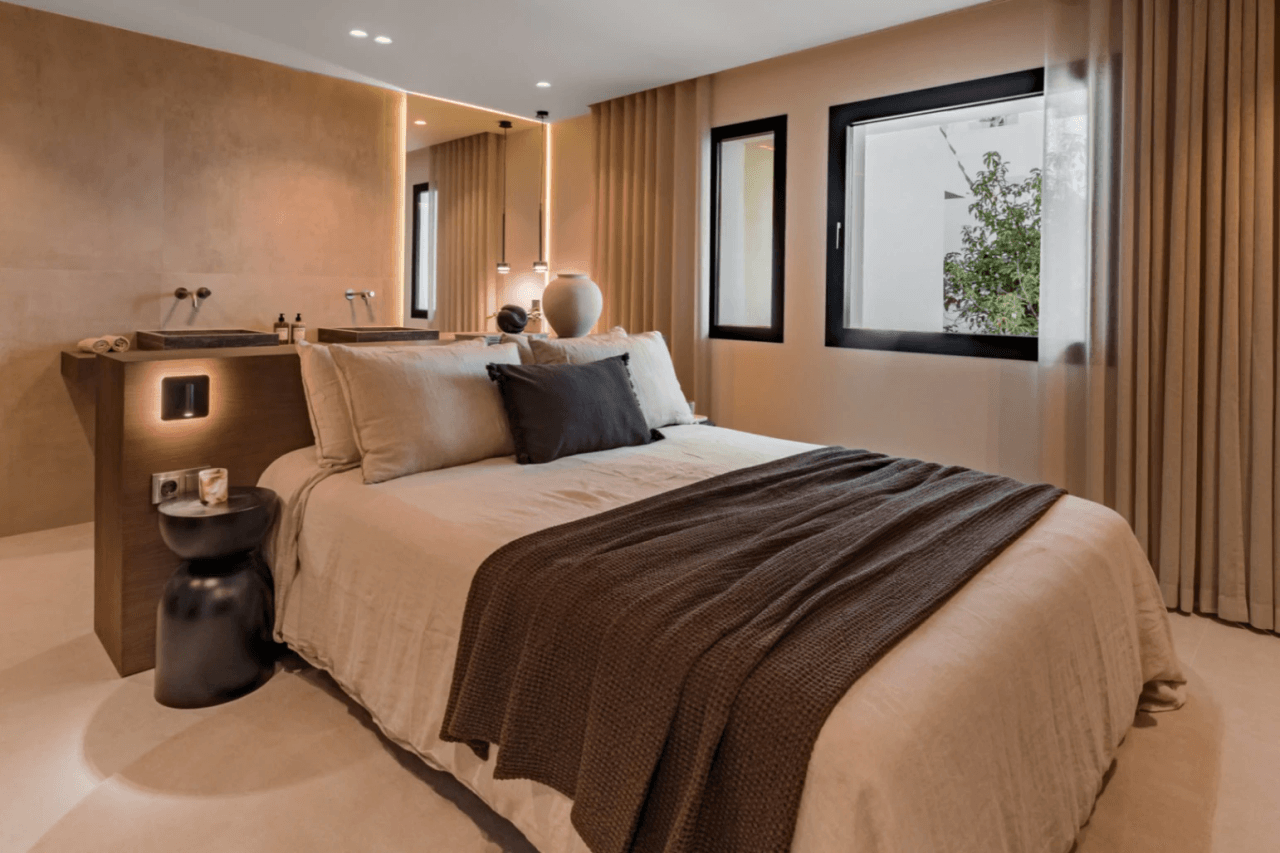 High-End Renovated Townhouse in Altos de Aloha