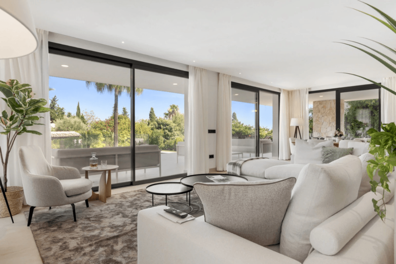 Luxurious Chalet for Sale in Marbella, Costa del Sol - 4 Beds, 5 Baths