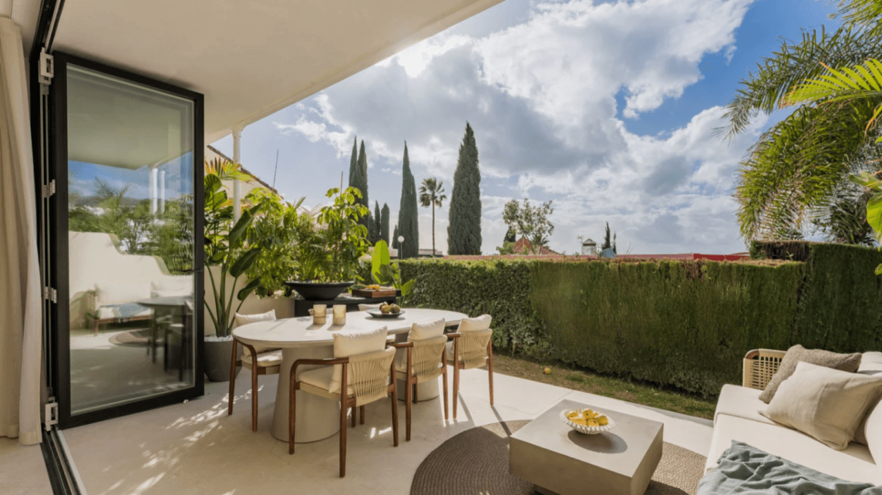 High-End Renovated Townhouse in Altos de Aloha