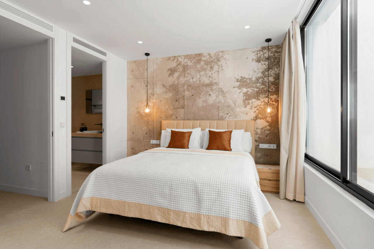 Luxurious Chalet for Sale in Marbella, Costa del Sol - 6 Bedrooms