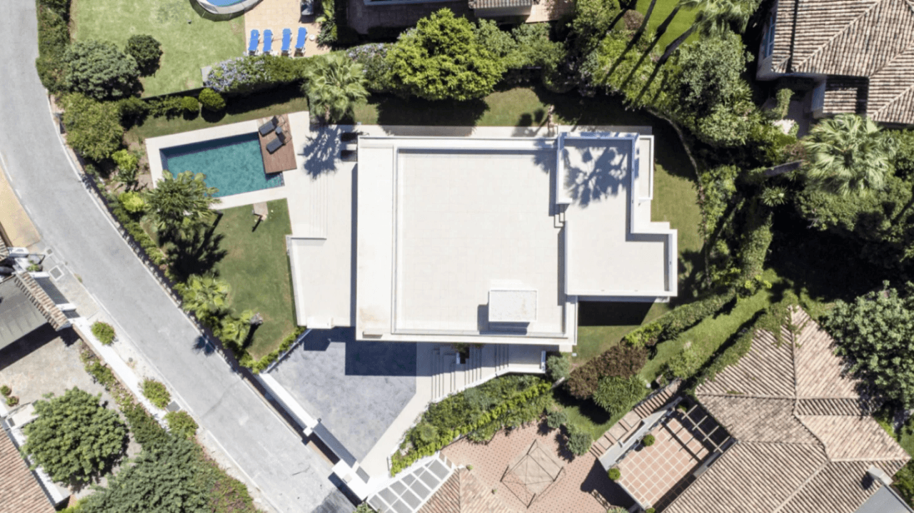 Luxurious Chalet for Sale in Marbella, Costa del Sol - 4 Beds, 5 Baths