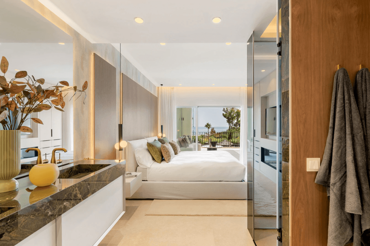 Elegant Sea View Apartment Located at Urb. Bahía del Velerín