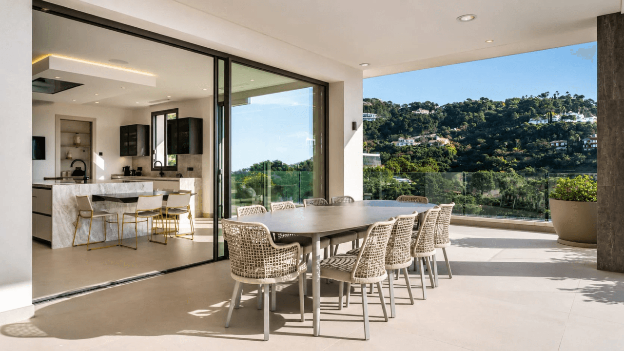 Luxurious 6-Bedroom Villa for Sale in Benahavís, Costa del Sol