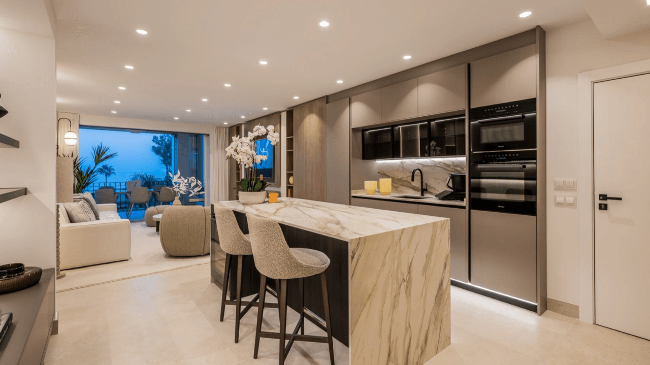 Elegant Sea View Apartment Located at Urb. Bahía del Velerín