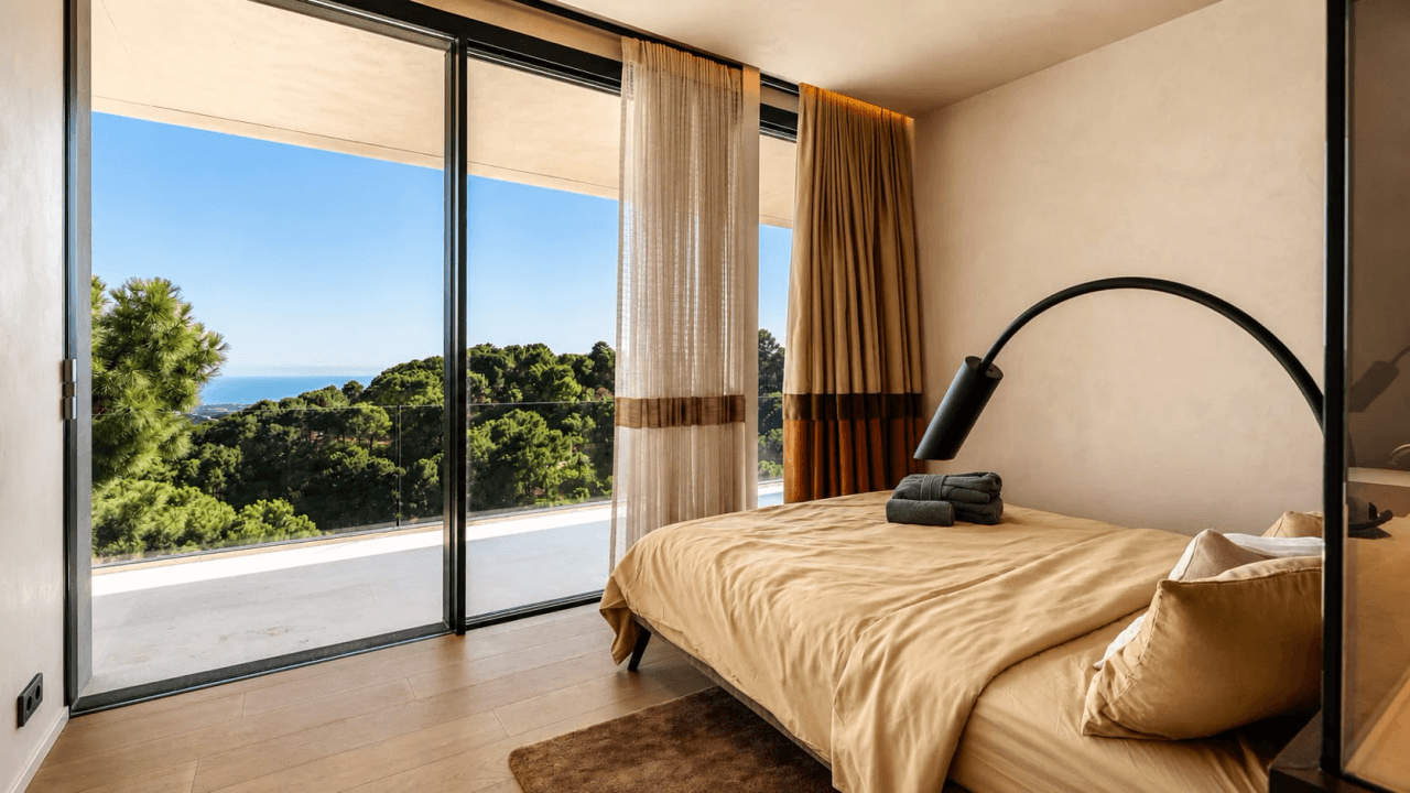 Luxurious 7-Bedroom Villa for Sale in Benahavís, Costa del Sol