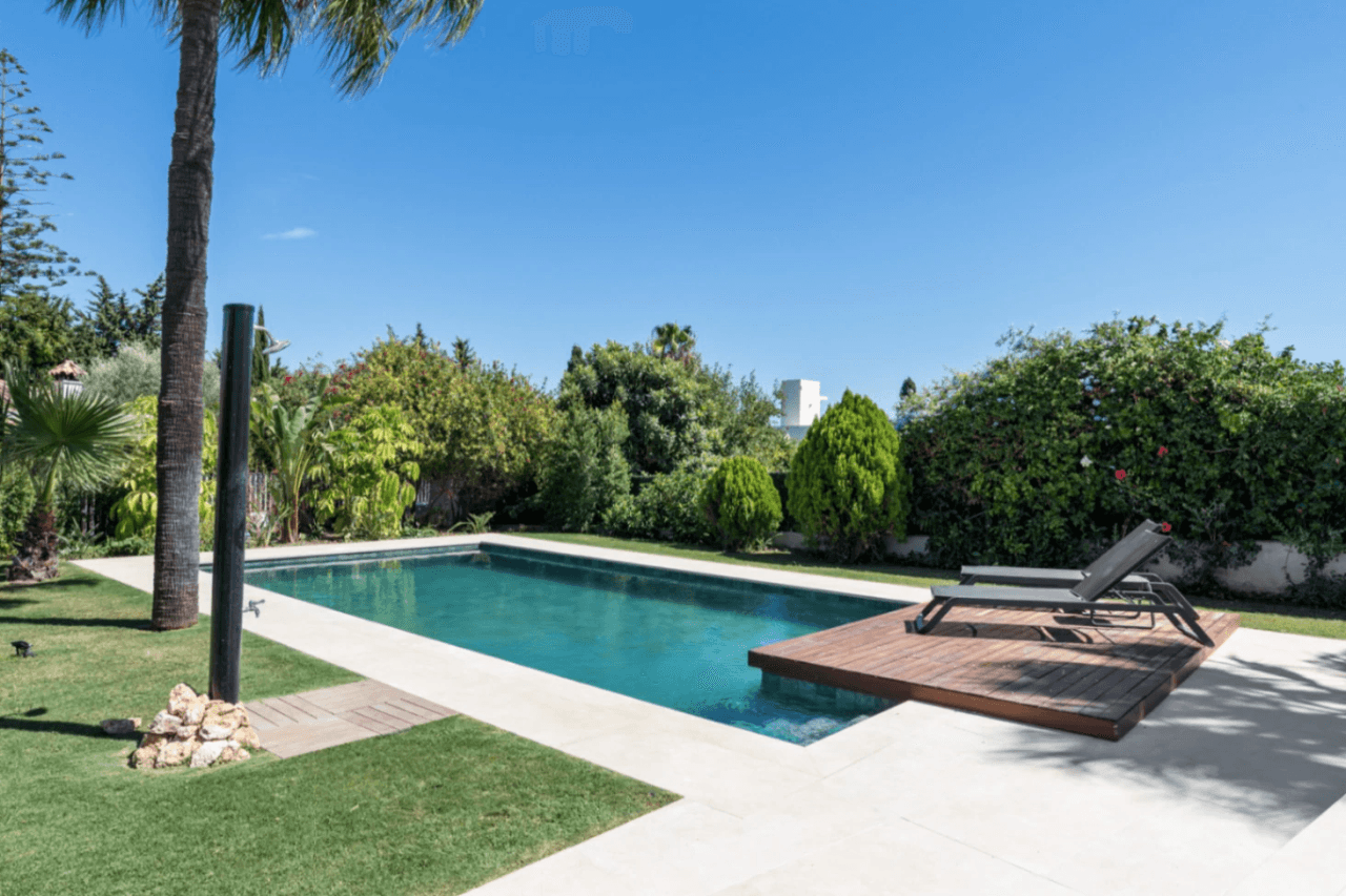 Luxurious Chalet for Sale in Marbella, Costa del Sol - 4 Beds, 5 Baths