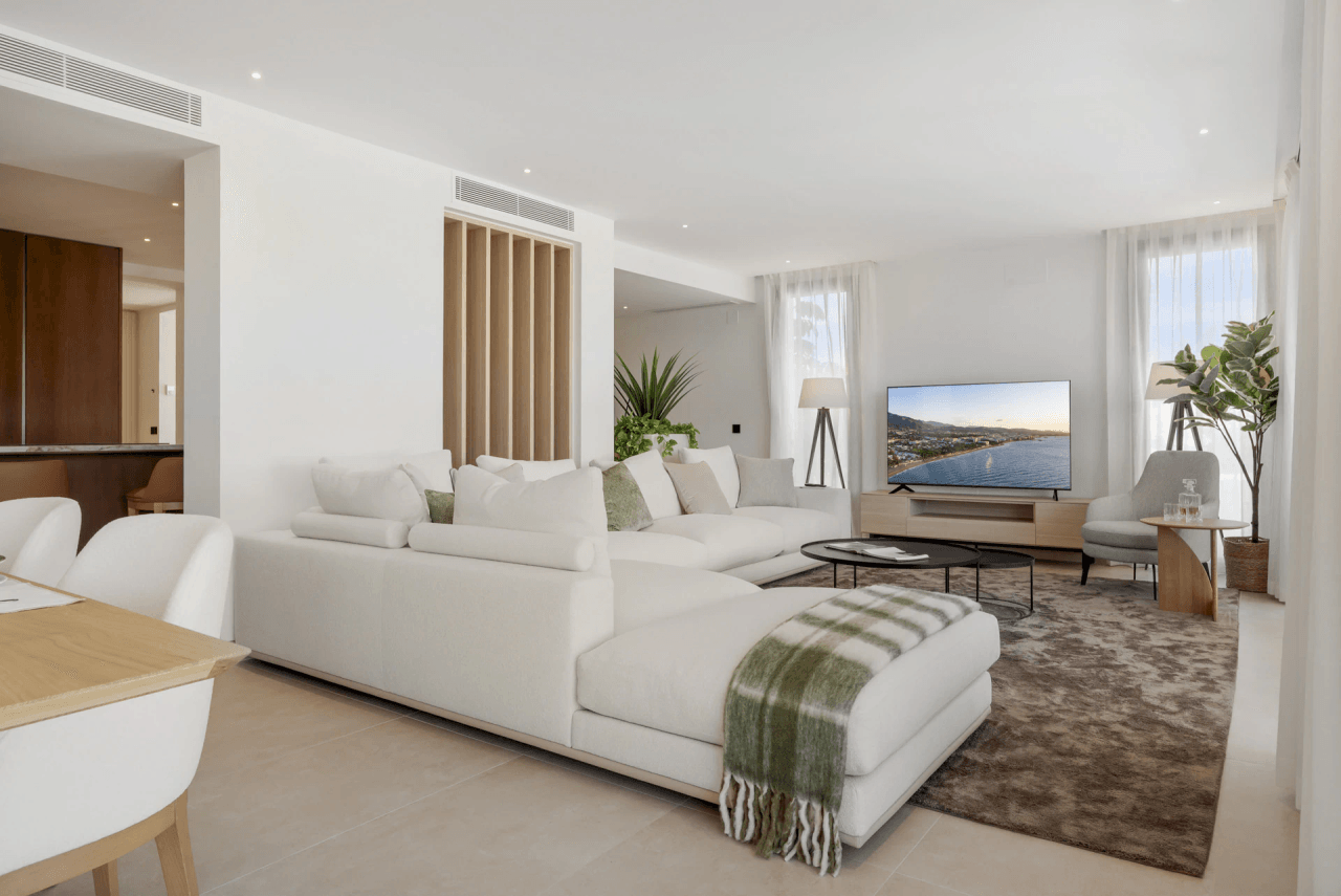 Luxurious Chalet for Sale in Marbella, Costa del Sol - 4 Beds, 5 Baths