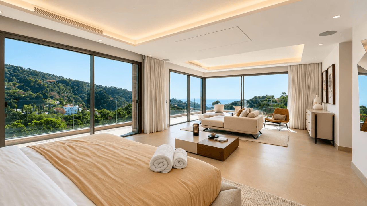 Luxurious 6-Bedroom Villa for Sale in Benahavís, Costa del Sol