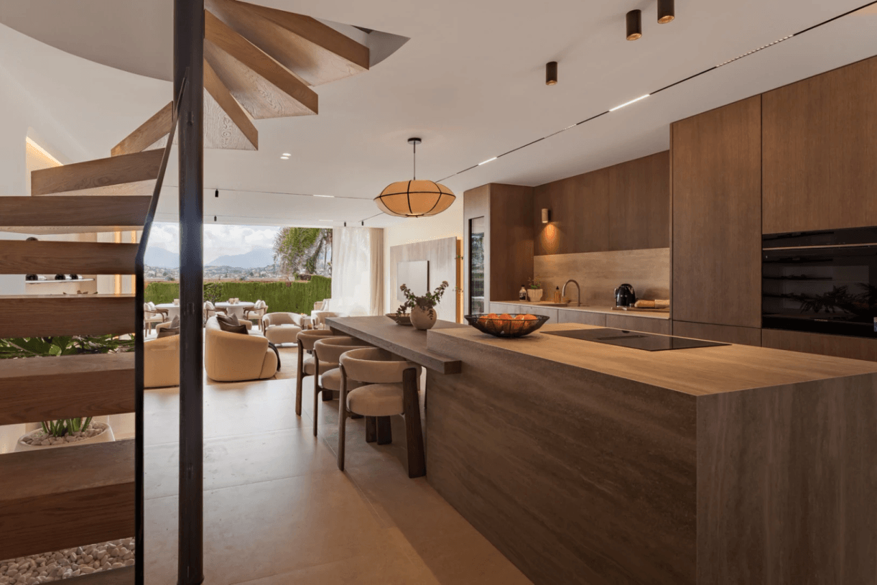 High-End Renovated Townhouse in Altos de Aloha