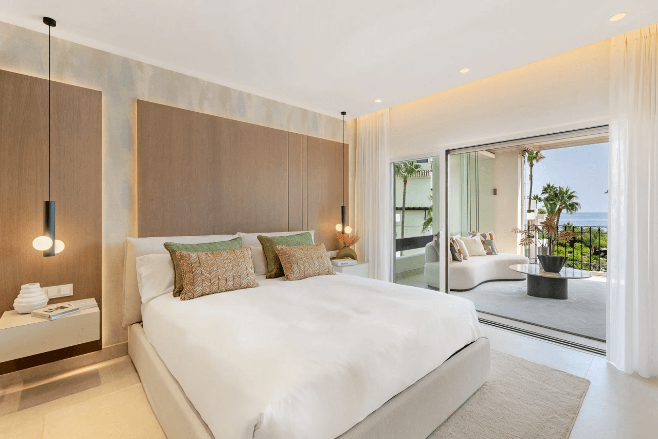 Elegant Sea View Apartment Located at Urb. Bahía del Velerín