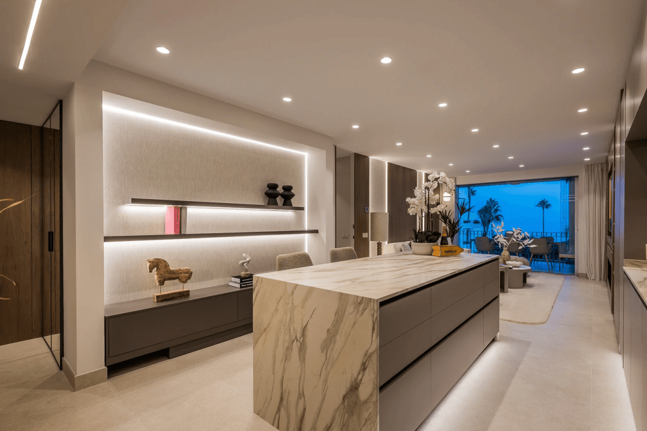 Elegant Sea View Apartment Located at Urb. Bahía del Velerín