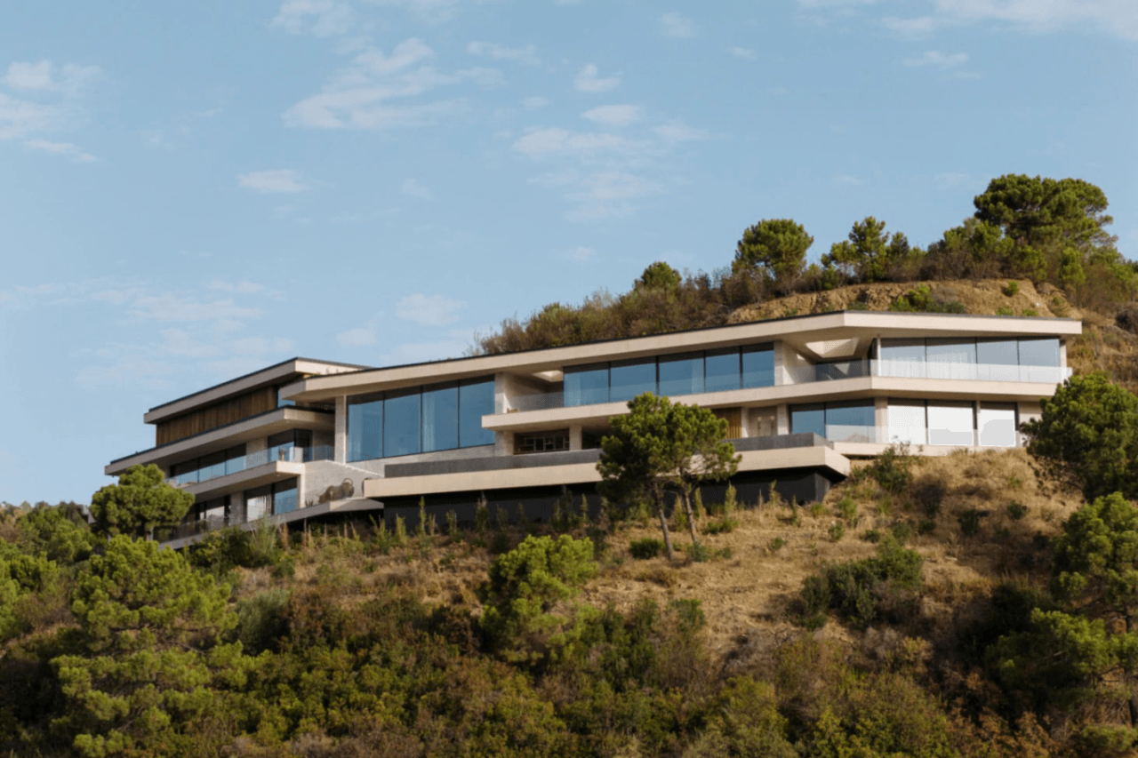 Luxurious 7-Bedroom Villa for Sale in Benahavís, Costa del Sol