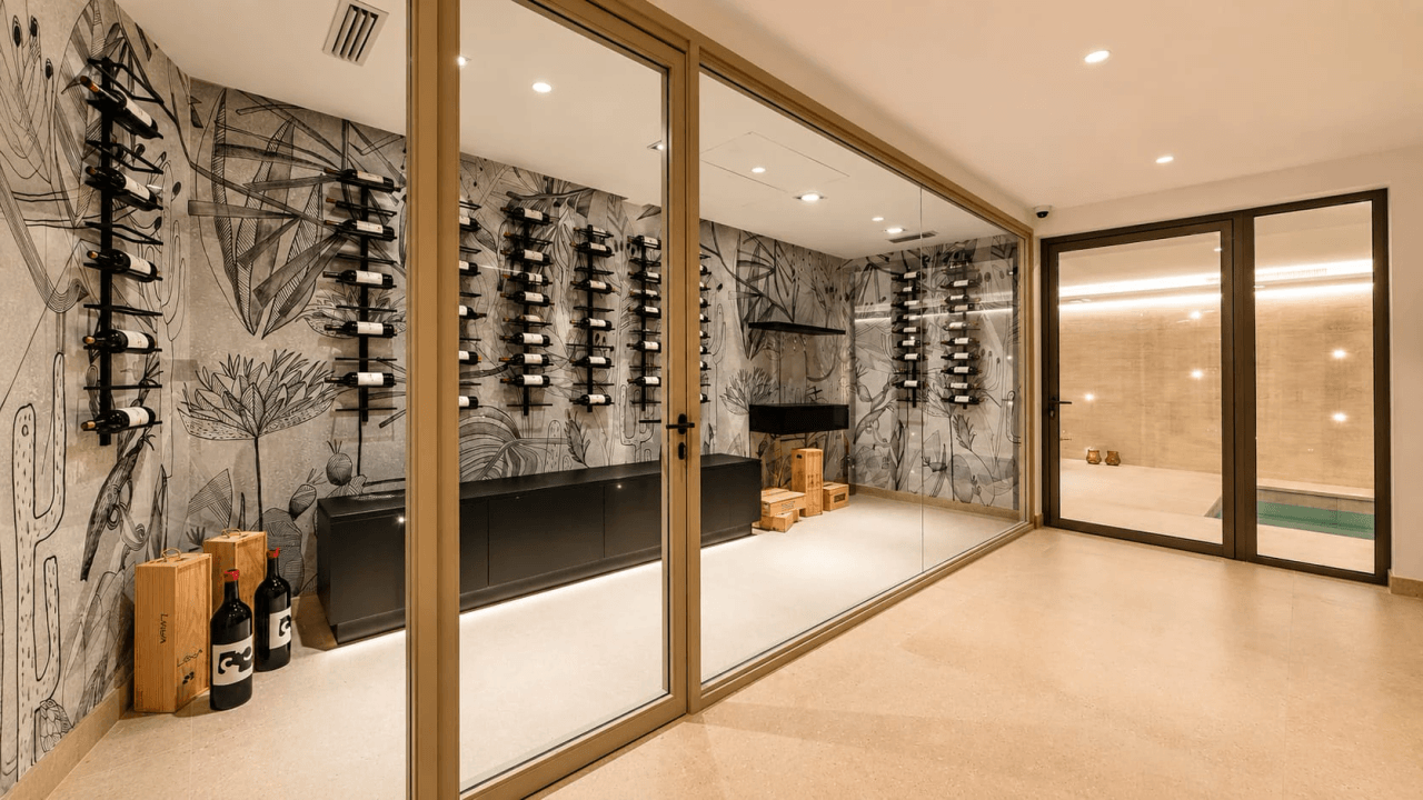 Luxurious 6-Bedroom Villa for Sale in Benahavís, Costa del Sol