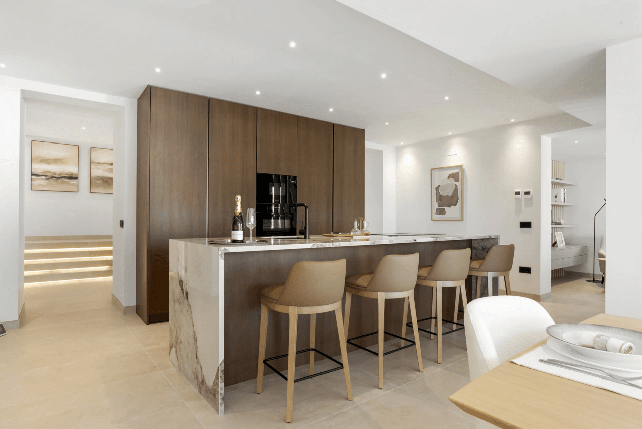Luxurious Chalet for Sale in Marbella, Costa del Sol - 4 Beds, 5 Baths