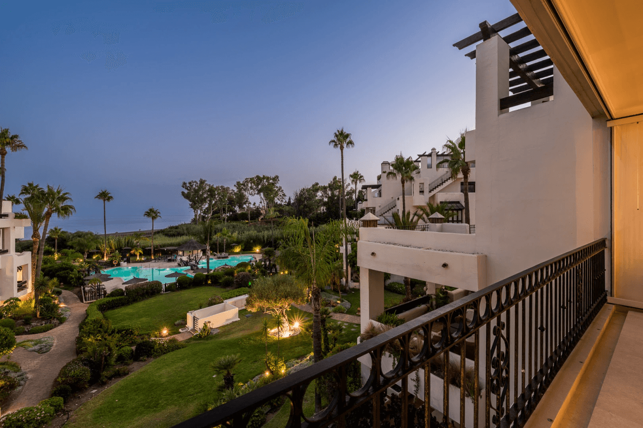 Elegant Sea View Apartment Located at Urb. Bahía del Velerín