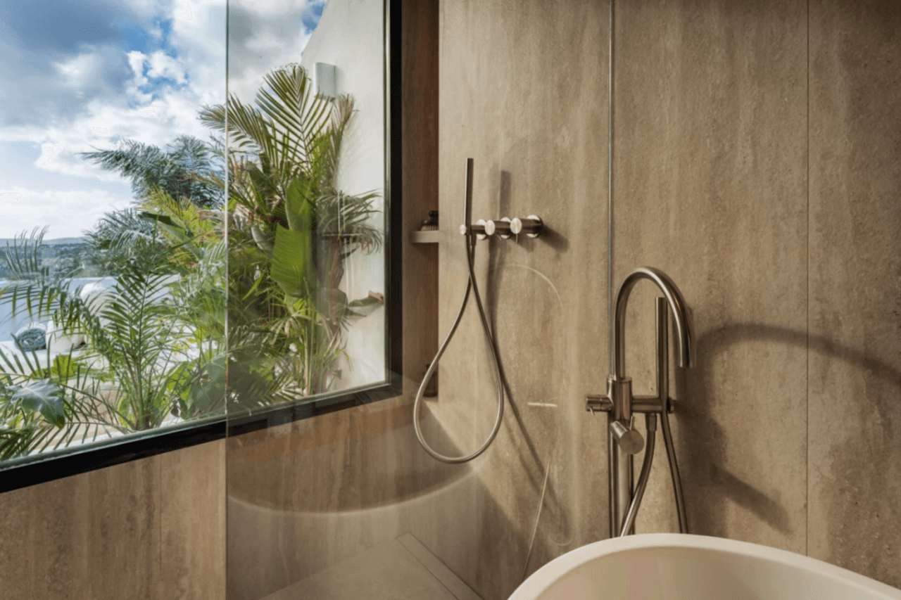 High-End Renovated Townhouse in Altos de Aloha