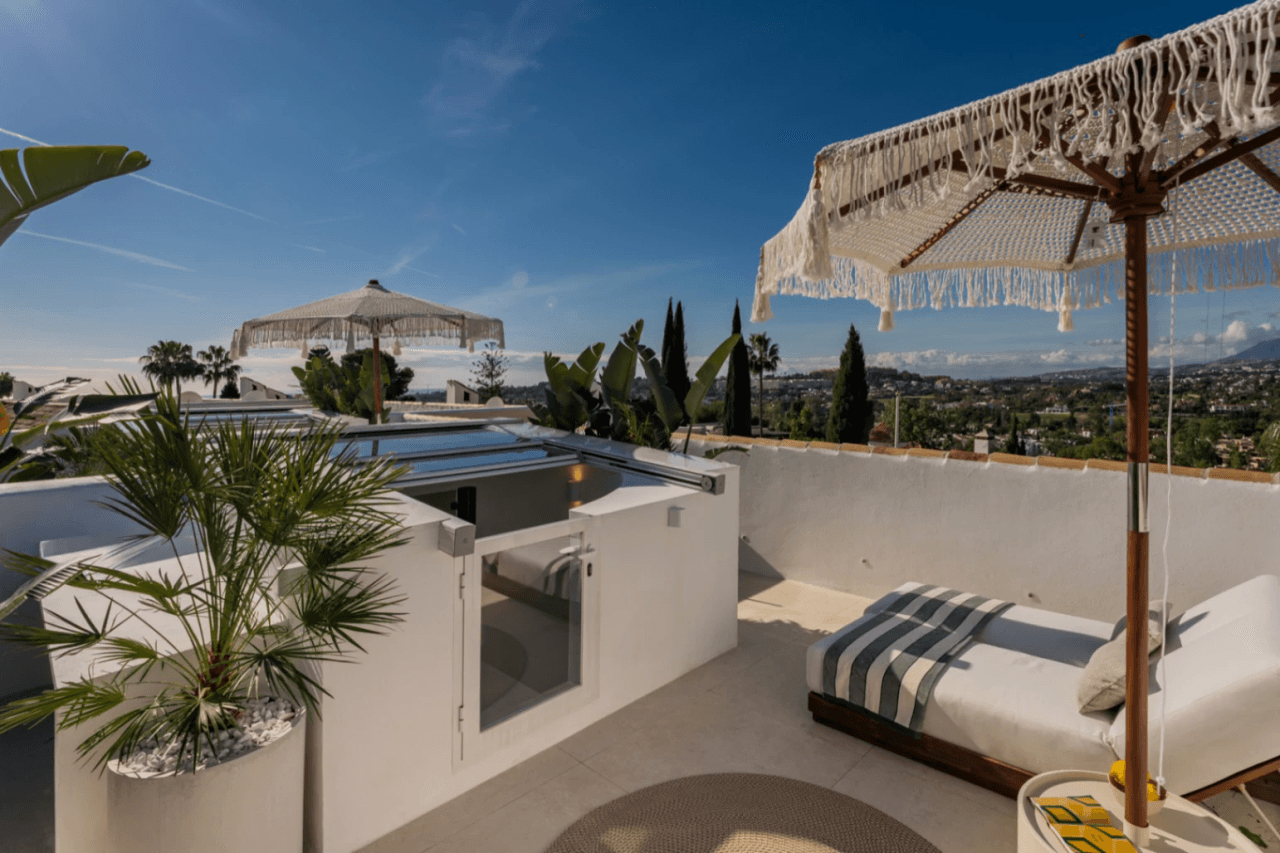 High-End Renovated Townhouse in Altos de Aloha