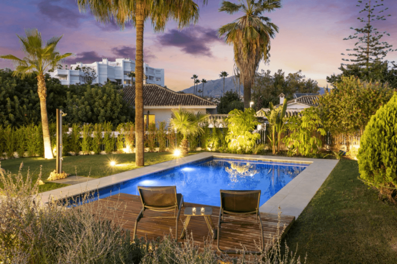 Luxurious Chalet for Sale in Marbella, Costa del Sol - 4 Beds, 5 Baths