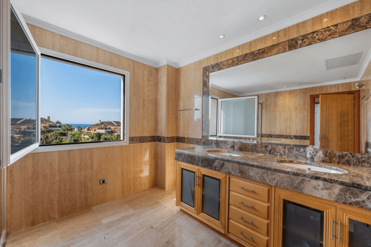 Stunning 3-Bedroom Apartment for Sale in Marbella, Costa del Sol