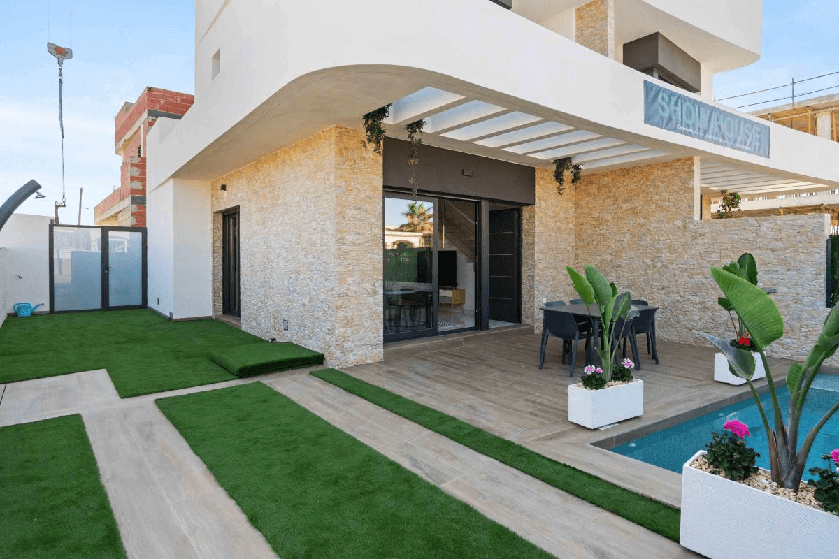 Villa for sale in Los Montesinos